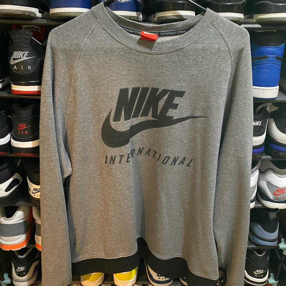 Nike international crewneck sweatshirt size XL